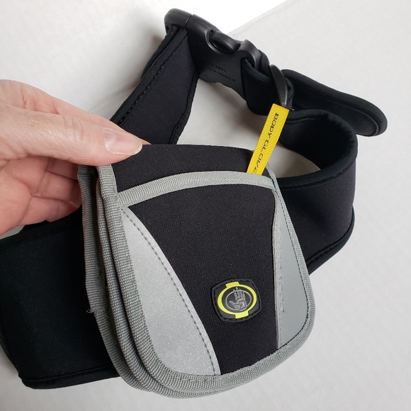 Body Glove Petite Fanny Pack Pouch - Picture 3 of 5